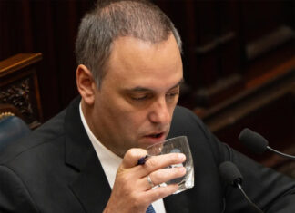 Crecen las versiones cruzadas por el intento de interpelación a Manuel Adorni