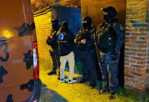 Desbaratan puntos de venta de drogas y detienen a tres prófugos
