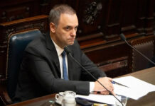 Manuel Adorni renunció al directorio de YPF tras dejar la Jefatura de Gabinete