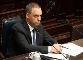 Manuel Adorni renunció al directorio de YPF tras dejar la Jefatura de Gabinete