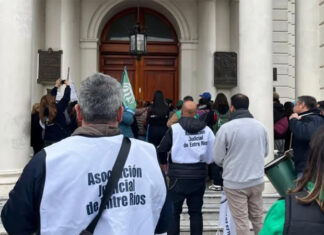 Protesta frente a Casa de Gobierno por la reforma jubilatoria: hubo tensión y cruces con la Policía