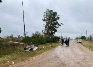 Una mujer sufrió heridas leves tras volcar con su auto en Villa Elisa