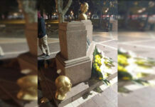 Demoraron a jóvenes por derribar el busto de Juan Domingo Perón en Plaza Ramírez