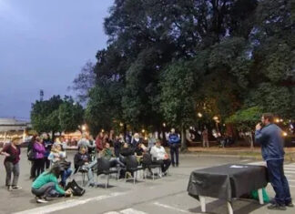 Docentes realizaron una clase pública contra la reforma previsional