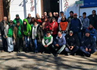 Trabajadores de LT11 realizaron una volanteada en defensa de la radio pública Redacción: