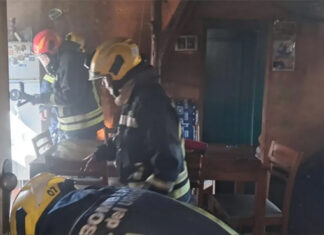 Bomberos sofocaron un incendio en una vivienda de bulevar 12 de Octubre