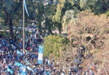 Concepción del Uruguay celebró el agónico pase de Argentina a cuartos de final
