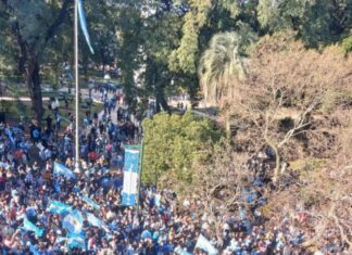 Concepción del Uruguay celebró el agónico pase de Argentina a cuartos de final