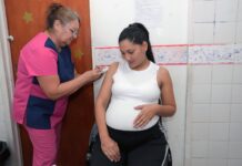 Salud insta a reforzar la vacunación en personas gestantes