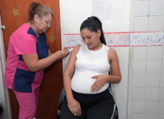 Salud insta a reforzar la vacunación en personas gestantes
