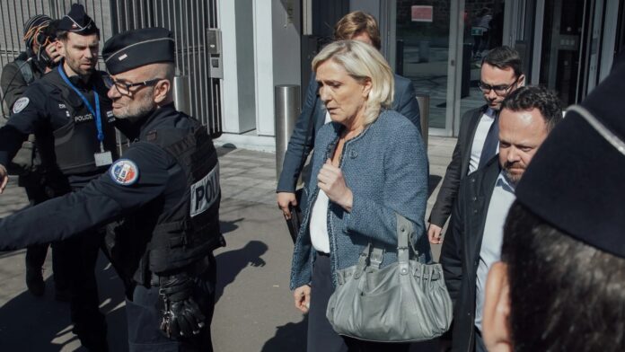 pagina 10 Le Pen mantiene abierta su carrera presidencial