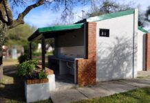Reclaman mantener abiertos los baños del Parque López Jordán