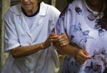 “Cuidar al que cuida”: capacitación para acompañantes de personas mayores