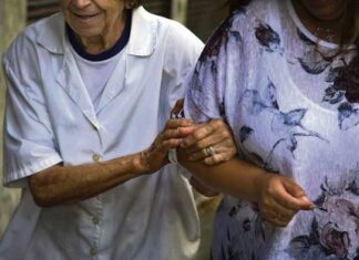 “Cuidar al que cuida”: capacitación para acompañantes de personas mayores