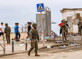 Crisis migratoria en Ceuta: España instalará una barrera submarina