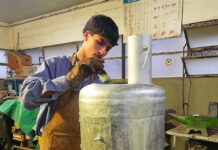 Estudiantes de Colón fabrican salamandras para familias que las necesitan