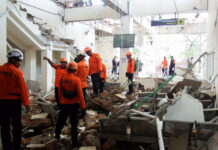 Terremoto de 7,7 en Indonesia dejó al menos 38 muertos