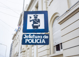 Allanaron la Jefatura Departamental Paraná y detuvieron a un comisario