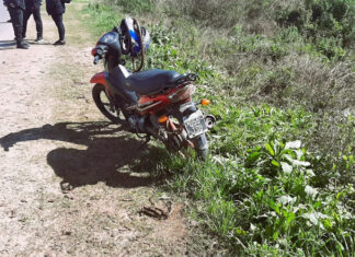Una motocicleta atropelló a una mujer y a un niño en avenida Frondizzi