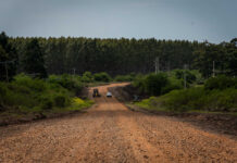 Más brosa y ripio para mejorar caminos rurales