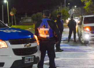 Allanamientos por el robo de un motor náutico: secuestraron una camioneta
