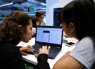 Chicas Digitalers vuelve para acercar la tecnología a adolescentes