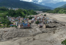 Tragedia en Nepal: superan los 1.200 muertos y buscan a miles de desaparecidos