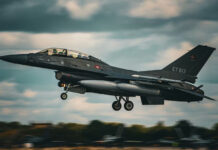 Llegan otros seis F-16 y la Fuerza Aérea amplía su capacidad de combate
