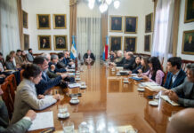 Concursos abiertos y paritarias, entre los temas analizados por el gabinete provincial
