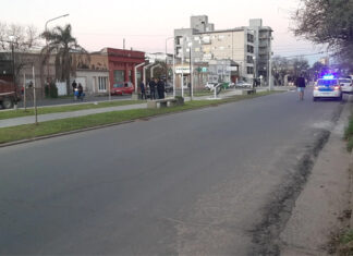 Falleció un hombre tras descompensarse en una plazoleta