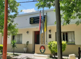Un trabajador quedó gravemente herido tras caer de un camión y ser embestido por un auto