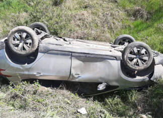 Despistó y volcó en la Ruta 14 vieja: una mujer fue trasladada al hospital