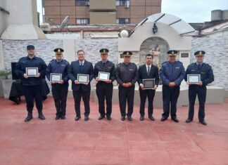 La Jefatura Departamental renovó su patio interno y reconoció a policías por sus logros académicos
