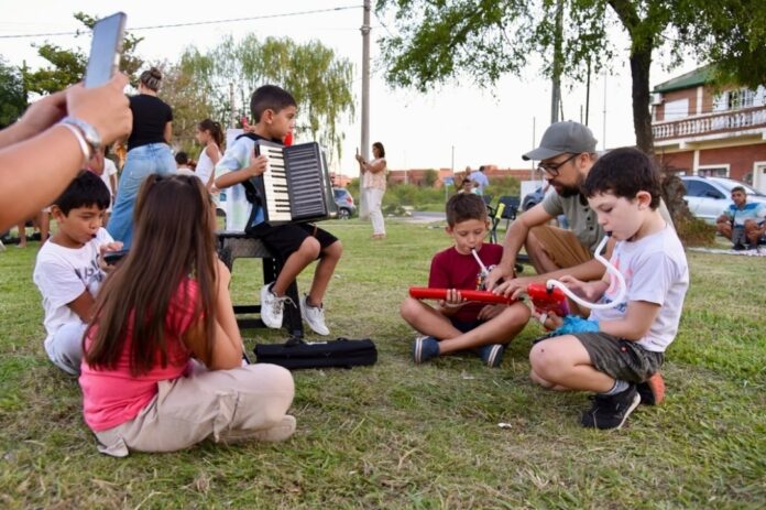 la plaza suena