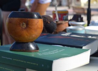 Mate y lecturas en Rectorado de UNER