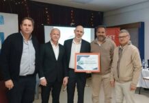 El Centro Comercial distinguió a la Clínica Uruguay por sus 90 años de trayectoria