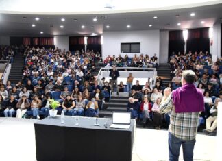 Un auditorio colmado para reflexionar sobre las infancias y adolescencias