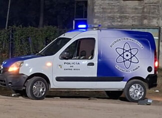 Dos hombres fueron aprehendidos por intentar sustraer elementos de vehículos