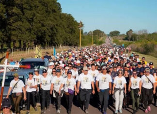 Miles de fieles participan de la 44ª Peregrinación de los Pueblos hacia Paraná