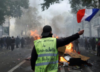 Francia impondrá toques de queda parciales tras dos jornadas de disturbios