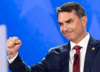 Flávio Bolsonaro pasó por la Argentina y viajó a Estados Unidos en un avión privado
