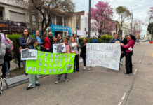 Protesta de enfermeros frente a la Secretaría de Salud provincial
