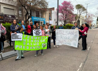 Protesta de enfermeros frente a la Secretaría de Salud provincial