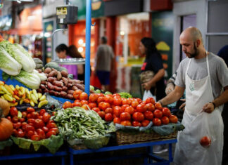 Los precios de frutas y verduras son los que más varían entre supermercados
