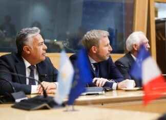 Frigerio analizó en París alternativas de financiamiento para proyectos estratégicos de Entre Ríos