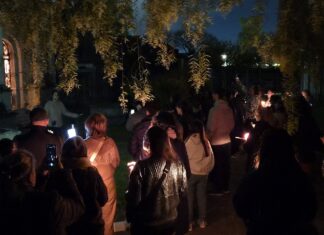 La Noche de las Velas convocó a cientos de personas en el Cementerio Municipal